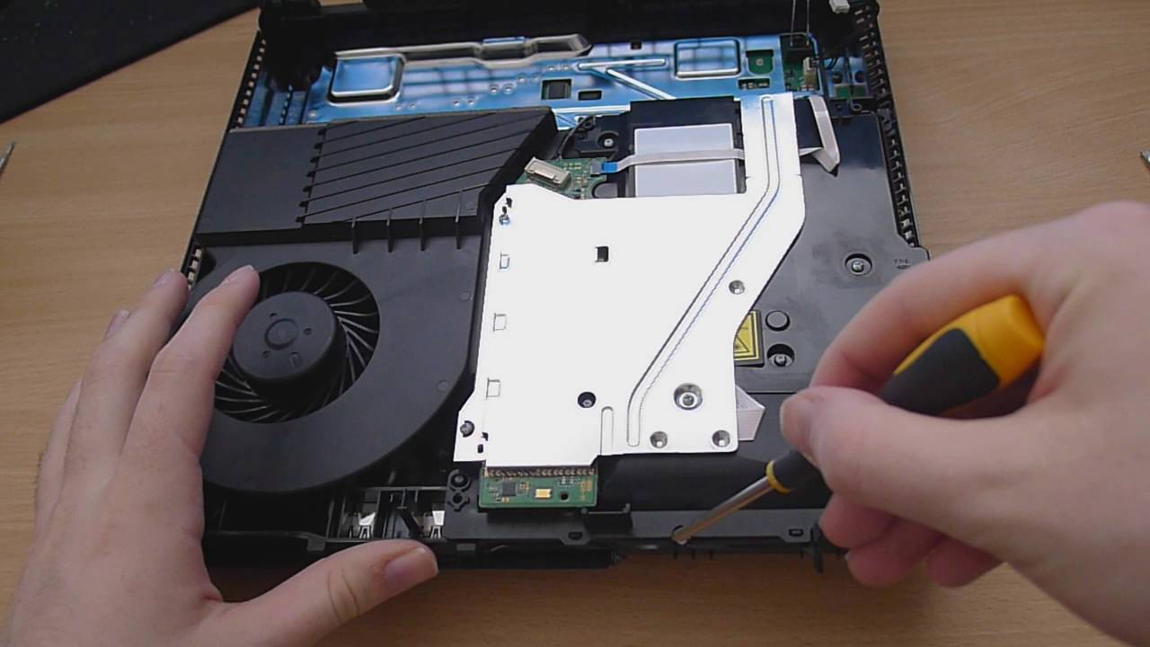 PS4分解ガイド：安全にクリーニングする手順と注意点